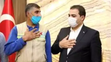Bulduğu parayı sahibine ulaştıran temizlik işçisi ödüllendirildi