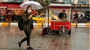 Taksim'de yağmur başladı