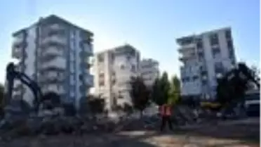 Yağcılar Apartmanı'nın enkazından geriye kalanlar duygulandırdı