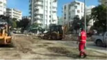 Yıkılan binanın içinde bir delik bulup hayata tutundular