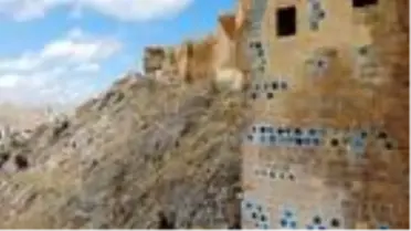 Bayburt Kalesi, 800 yıl önceki çini süslemelerine kavuşuyor