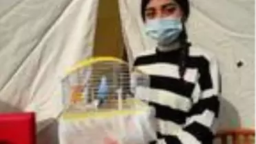 Depremde, kuşu Şanslı'yı almak için kaybettiği 10 saniye Özge'nin hayatını kurtardı