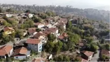 Yıkım kararı beklenen mahallede çatlak binalar korku saçıyorMahalle Muhtarı Davut Çayır: 'Mahallemizde ki binaların tamamı yorgun ve eski'