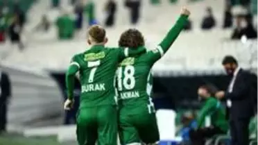 Bursaspor'un genç futbolcuları Ali Akman ve Burak Kapacak Ümit Milli Takım'a çağrıldı