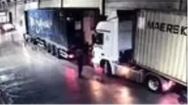 Son dakika haber... Üzerine pamuk balyası düşen şoför öldü