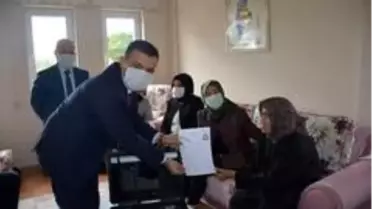 100 yaşındaki Hava ninenin çipli kimlik başvurusu evinde alındı