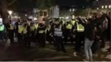 Son dakika haberleri... İngiltere'de karantina protestosuna polis müdahale etti