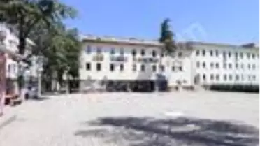 Okulun bahçesinde oğlunun öğretmenini 'ilgisiz' diye dövdü, sosyal medyada 'taciz' dedi
