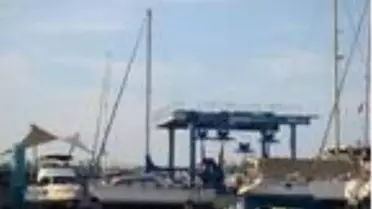 Depremin neden olduğu tsunamide zarar gören tekneler, Kuşadası'na getirildi