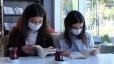 Deniz manzaralı Millet Bahçesi'nin kütüphanesi hizmete açıldı