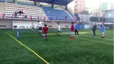 Küçükçekmece'de sosyal mesafeli ayak tenisi turnuvası