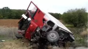 Tekirdağ'da kamyon şarampole uçtu: 3 yaralı
