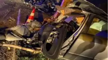 Ağaca çarpan otomobil ikiye bölündü: 1 ölü, 1 yaralı