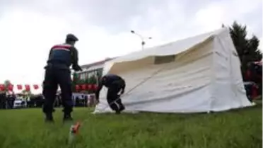 İzmir Depremi'nde 7 dakikada kurulan deprem çadırını 5 dakikada kurdular