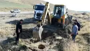 Foseptik çukuruna düşen eşek kurtarıldı
