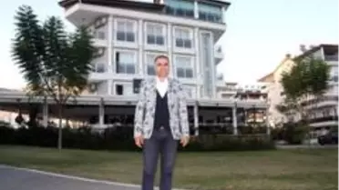 İş adamı otelinin kapısını evsizlere açtı