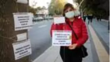 Farkındalık yaratmak için ağaçlara maske taktı