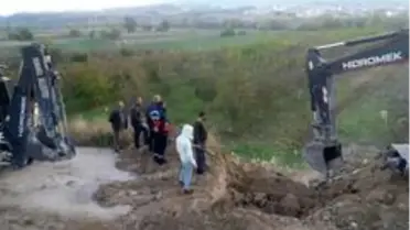 Son dakika haberleri! Menfezde sıkışan 4 ineği itfaiye ve zabıta ekipleri kurtardı