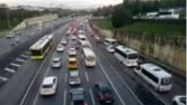 Sokağa çıkma yasağının sona ermesinin ardından 15 Temmuz Şehitler Köprüsü'nde trafik yoğunluğu