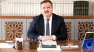 Erzincan İl Müftüsü Burhan Çakır: 'Kuşkusuz, ilk emri 'oku' olan bir dinin mensupları olarak öğretmenlerimizin üstlendiğiniz kutsal vazifenin...