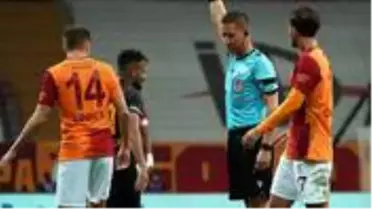 Muğdat Çelik'in gördüğü kırmızı kart, İngiliz basınında haber oldu