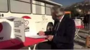 Kadına şiddete dikkati çekmek için vatandaşlar kan bağışında bulundu