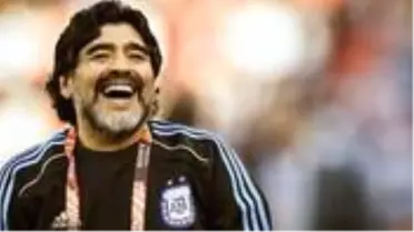 Yıllar önce Türkiye'ye gelen Maradona, 'Maraba Televole' ile program jeneriğine konu oldu