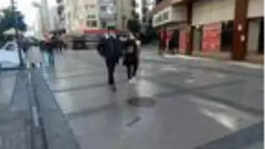 Depremden sonra vaka sayıları artan İzmir'de, sokaklar boşaldı