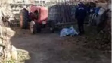 Traktörünü tamir için yaktığı ateşten üzerine kıvılcım sıçrayan kişi yanarak öldü
