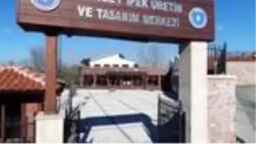 Osmanlı'nın dokuma tekniğiyle ipek kumaşlara tarihi motifleri işliyorlar