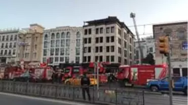 Beyazıt'ta inşaat halindeki otelde çıkan yangın paniğe yol açtı