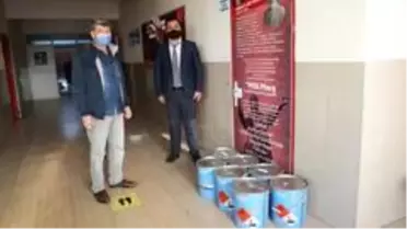 Burhaniye'de okullara hayırsever firmadan boya desteği