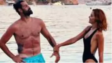 Volkan Demirel'in eşi Zeynep Demirel saçlarını maviye boyattı