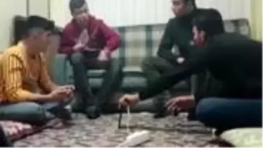 Güneş sistemini tartışırken çekilen görüntüleri viral olan gençler, tartışmanın nasıl başladığını anlattı