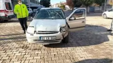 Otomobil ile hafif ticari araç çarpıştı: 1 yaralı
