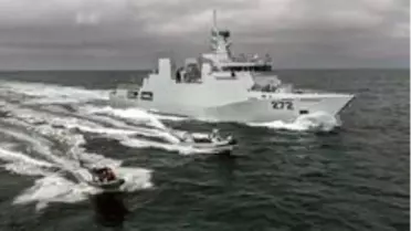 Pakistan Donanmasının 'Tabuk' korveti Aksaz'ı ziyaret etti