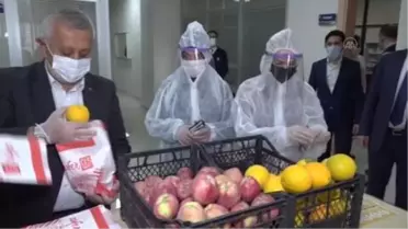 Afyonkarahisar Belediyesinden karantinadaki vatandaşlara meyve ikramı