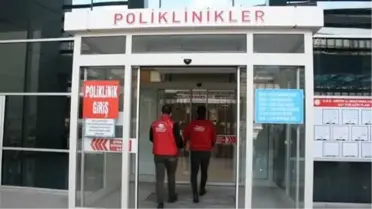 Gönüllülerden sağlık çalışanlarına yiyecek ikramı
