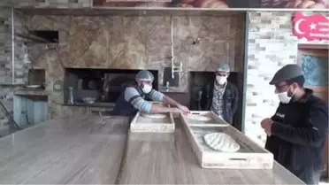 Ahlat'ta pideyle 'Evde kal' mesajı verdiler