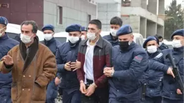 Eski eşinin öldürdüğü kadın ve 2 kızının cenazeleri yanyana defnedildi