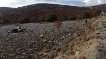 Takla atarak tarlaya uçan otomobilden sağ kurtuldu