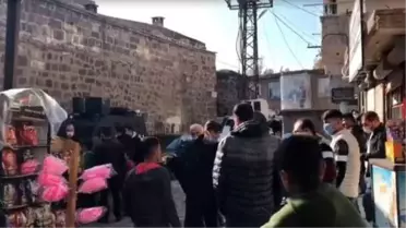 Mahalleli, kız çocuğunu kaçırmak isteyen şüpheliyi linç etmek istedi