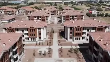 Elazığ'da 250 depremzede daha çekilen kura yal evlerine kavuştu