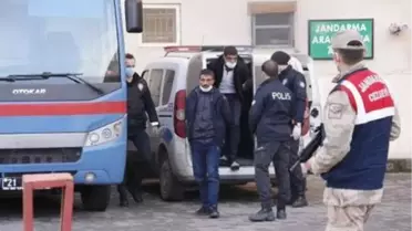 Kız çocuğunu küpeleri için kaçırmaya çalışan 2 şüpheli, linç edilmekten zor kurtarıldı