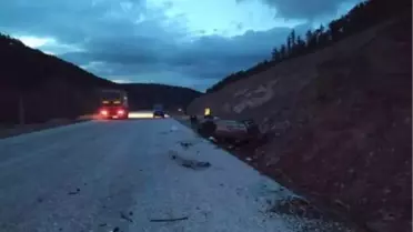 Takla atan otomobildeki çifti ölüm ayırdı