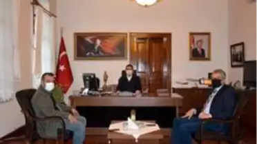 Kaymakam, CHP'li belediye başkanı ve AK Parti ilçe başkanı Edremit için bir araya geldi