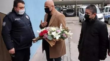 Son dakika... Bolu'da vatandaşlardan polise çiçek
