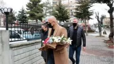 Bolu'da vatandaşlardan polise çiçekli destek