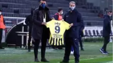 Fenerbahçe'de Altay kırmızı kart gördü