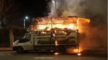Son dakika haberleri | Ekmek teknesi yanan karton toplayıcısını Vali teselli etti